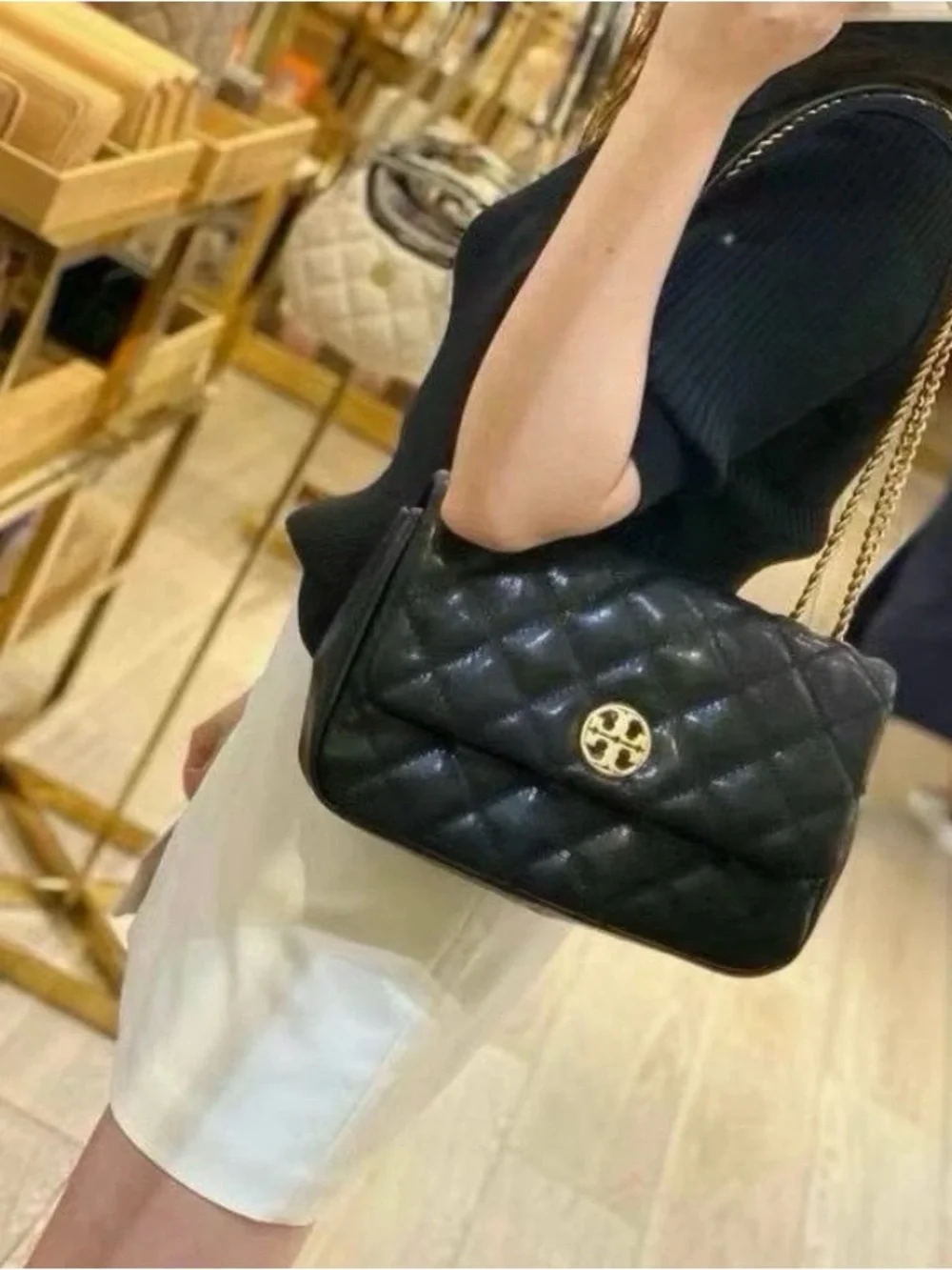 NWT Tory Burch 148244 Willa Flap Adjustable Shoulder Bag Quilted Leather Black